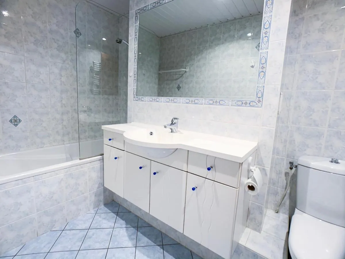 Appartement Spacieux Pour 9 Pers. A Tignes Val Claret, Proche Pistes Et Commerces, Balcon Sud - Fr-1-502-387 0*,  France